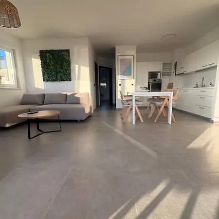 Maris Loft Šimuni