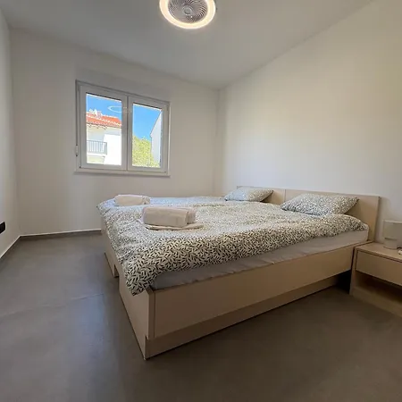 Maris Loft Šimuni